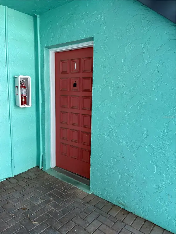 555 69TH AVE #1, St Petersburg, FL 33706
