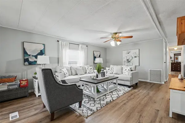 3902 JULIE DR, Wesley Chapel, FL 33543