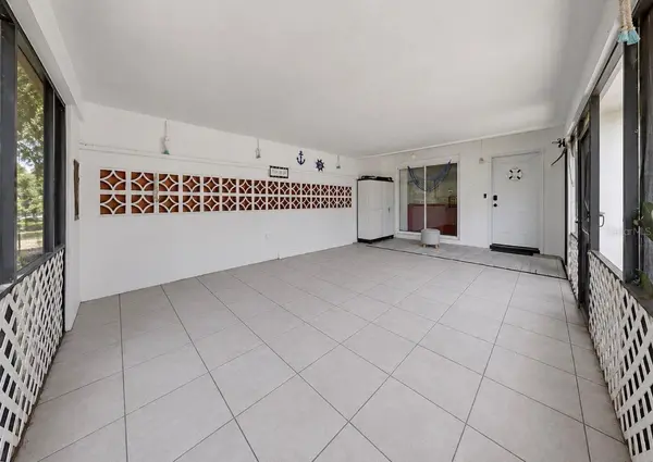 4933 VICTORIA DR, Cape Coral, FL 33904