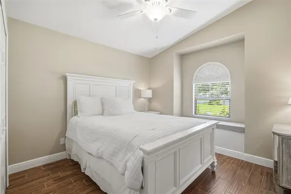 5274 WHITE SAND CIR NE, St Petersburg, FL 33703