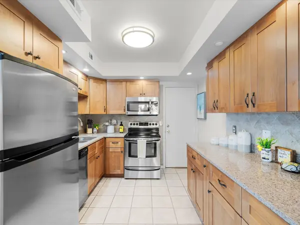 17400 GULF BLVD #J7, St Petersburg, FL 33708