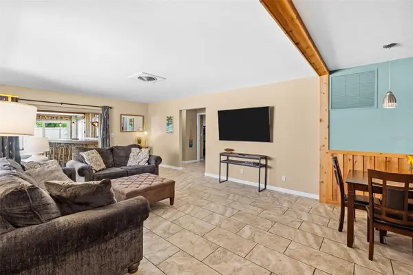 10472 ORANGE BLOSSOM LN, Seminole, FL 33772
