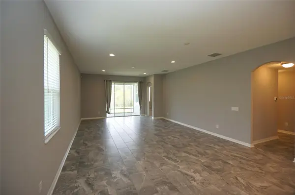 19460 BLOSSOM VINE LN, Lutz, FL 33558