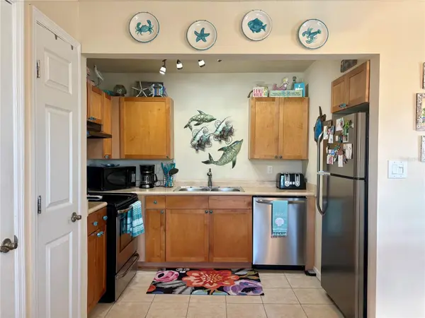 5184 BEACH DR SE #D, St Petersburg, FL 33705