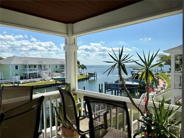 5184 BEACH DR SE #D, St Petersburg, FL 33705