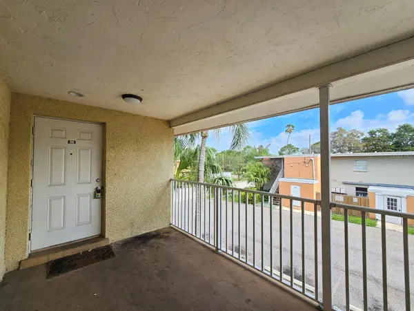 117 N EVERGREEN AVE #205, Clearwater, FL 33755