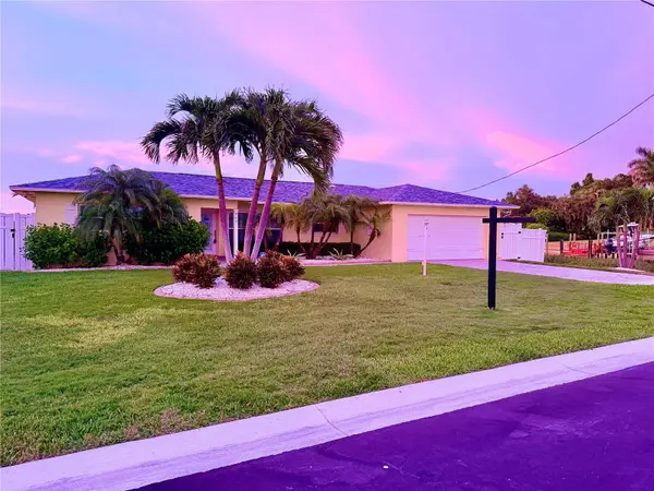 902 OAKWOOD DR, Largo, FL 33770