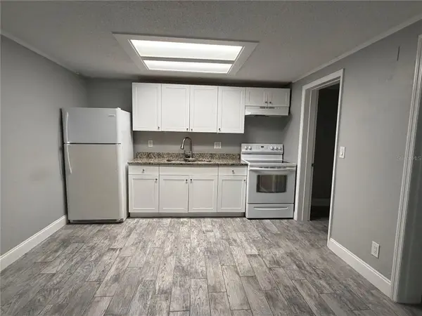 1400 STRAWBERRY PL #33, Plant City, FL 33563
