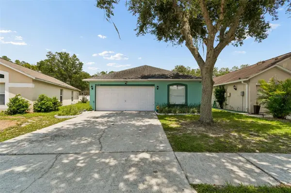 5936 LAKE FRONT DR, Wesley Chapel, FL 33545