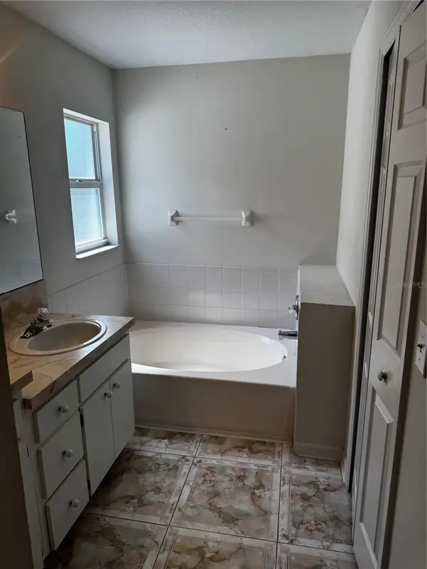 8806 CYPRESS HAMMOCK DR, Tampa, FL 33614