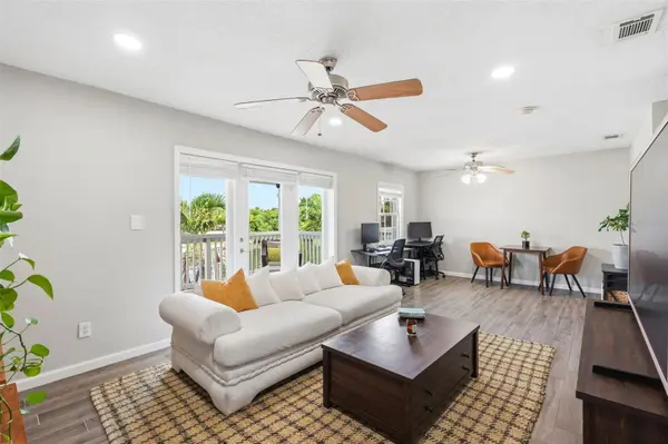 4725 COQUINA KEY DR SE #D, St Petersburg, FL 33705