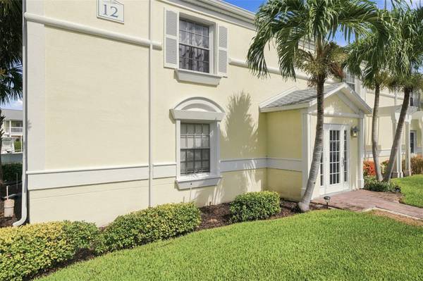 4725 COQUINA KEY DR SE #D, St Petersburg, FL 33705