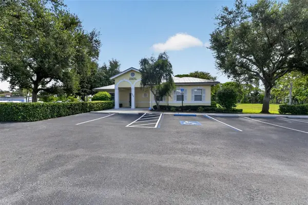 2555 PINELLAS POINT DR S, St Petersburg, FL 33706