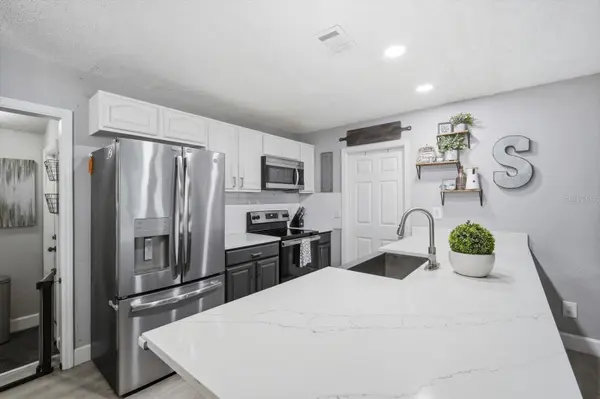 7506 CORAL VINE LN, Tampa, FL 33619