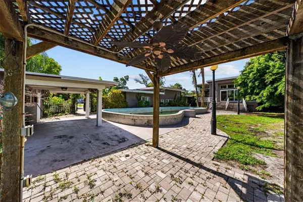 211 S SHORE CREST DR, Tampa, FL 33609