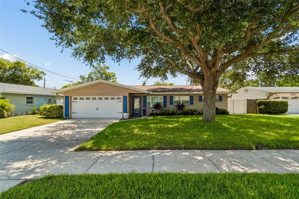 9045 RIDGE RD, Seminole, FL 33772