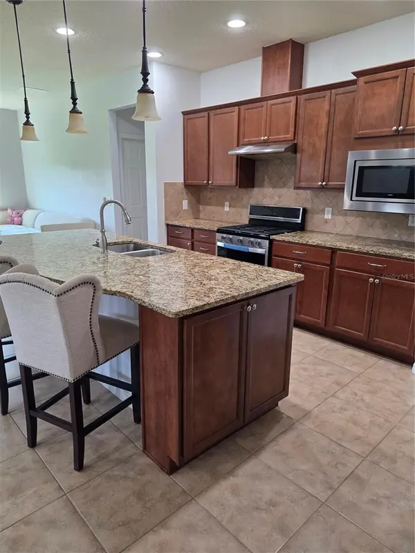 576 CANTABRIA DR, Davenport, FL 33837