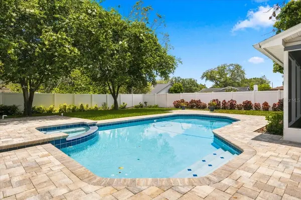 13101 BURNES LAKE DR, Tampa, FL 33612