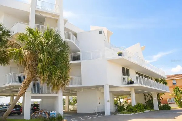 10091 GULF BLVD #202E, Treasure Island, FL 33706