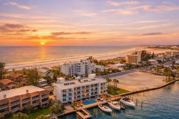 10091 GULF BLVD #203E, Treasure Island, FL 33706