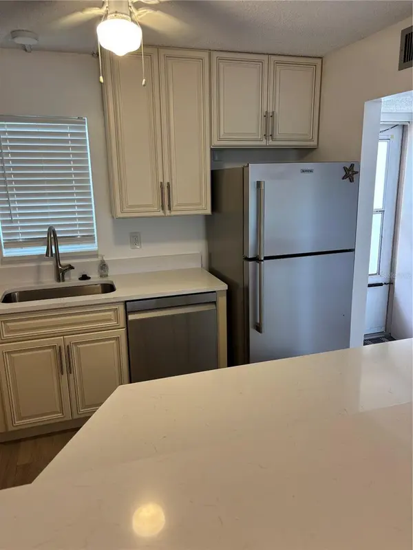 7405 BAY ISLAND DR S #220, South Pasadena, FL 33707