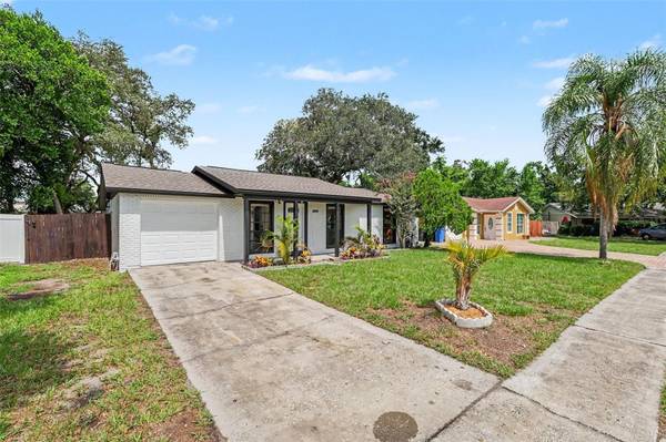 8253 GREENLEAF CIR, Tampa, FL 33615