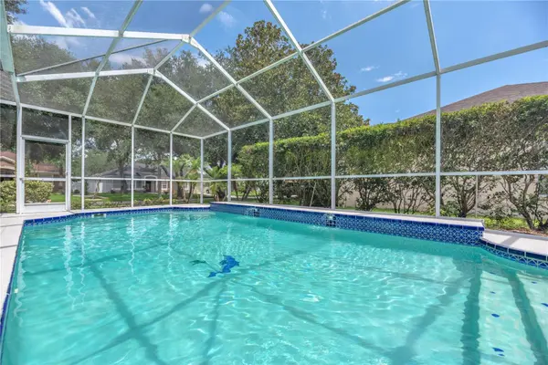 2219 LONGMORE CIR, Valrico, FL 33596
