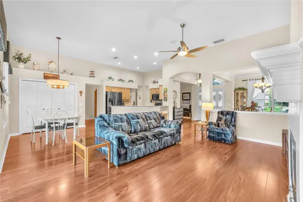 2219 LONGMORE CIR, Valrico, FL 33596