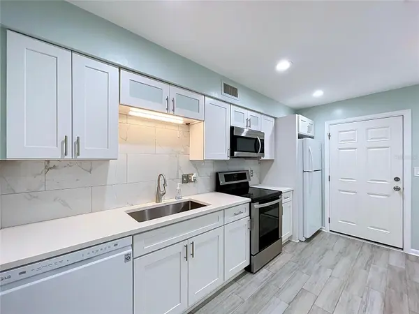 4517 W LA VILLA LN, Tampa, FL 33611
