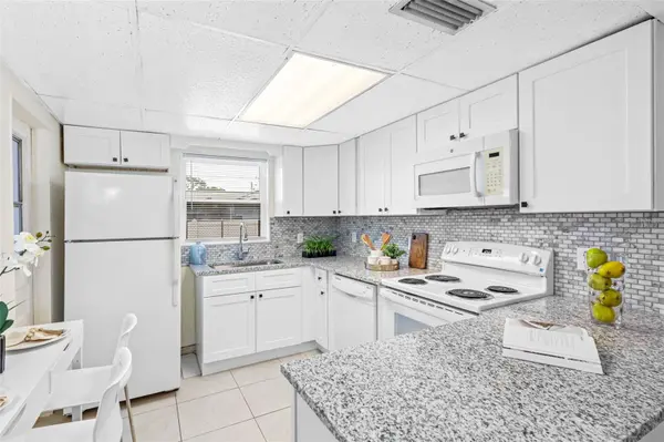 72 LAKE SHORE DR, Palm Harbor, FL 34684