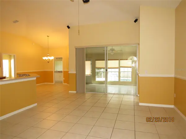 9427 HUNTERS POND DR, Tampa, FL 33647