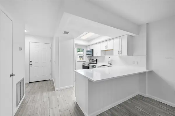 3812 N OAK DR #M72, Tampa, FL 33611