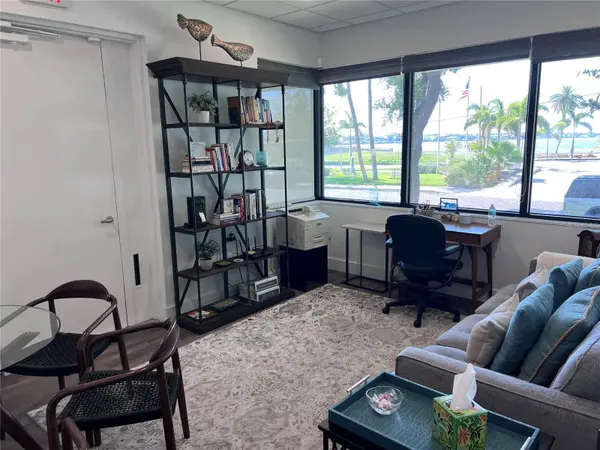 515 W BAY ST #100, 101, Tampa, FL 33606