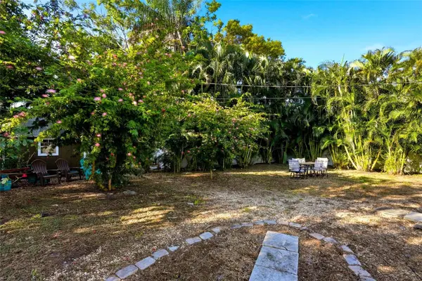 220 45TH AVE S, St Petersburg, FL 33705