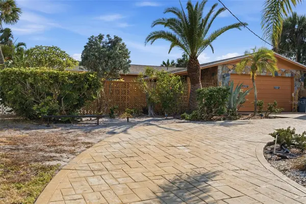412 HERMOSITA DR, St Petersburg, FL 33706