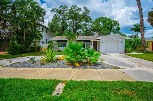 910 SNELL ISLE BLVD NE, St Petersburg, FL 33704