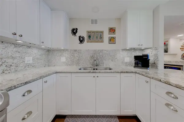 1460 GULF BLVD #305, Clearwater, FL 33767