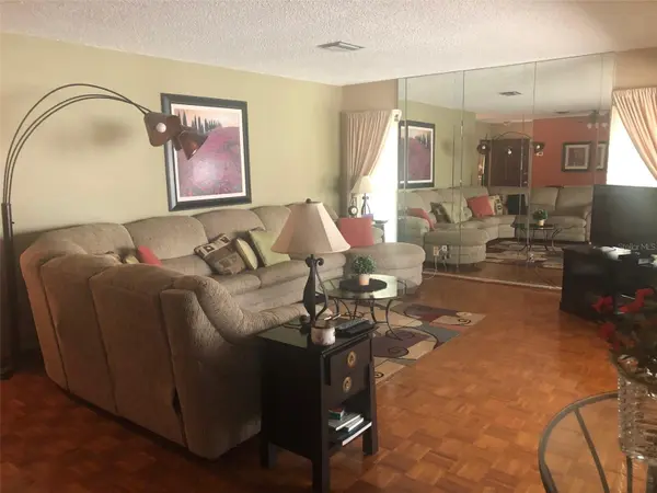 221 CEDARWOOD CIR #221, Seminole, FL 33777