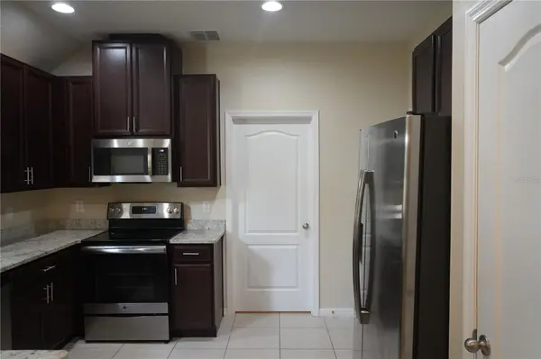 2212 LENNOX DALE LN, Brandon, FL 33510