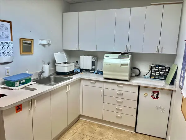 2210 S MACDILL AVE, Tampa, FL 33629