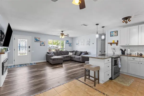 11916 85TH TER, Seminole, FL 33772