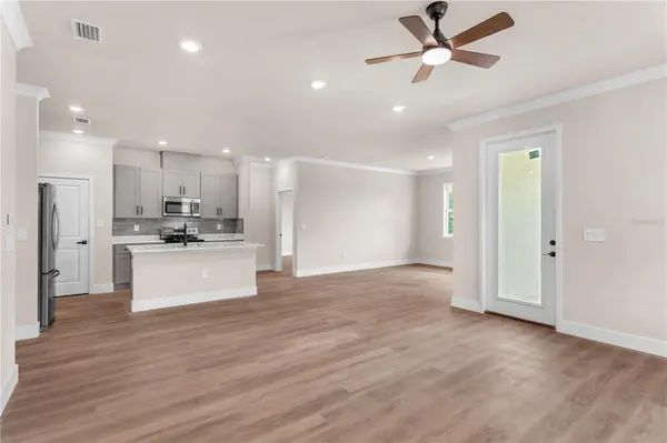 2203 W LOWRY AVE, Plant City, FL 33563