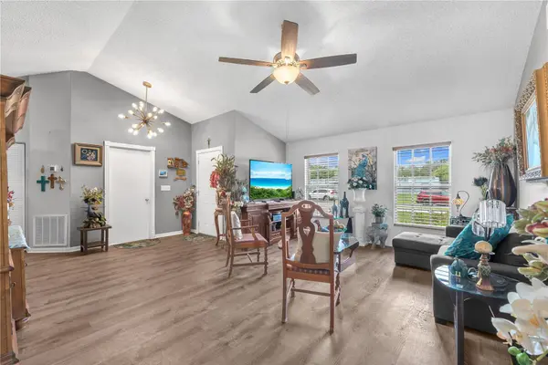 2114 W HANNA AVE, Tampa, FL 33604