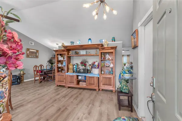 2114 W HANNA AVE, Tampa, FL 33604