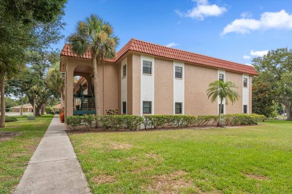 1750 BELLEAIR FOREST DR #B8, Belleair, FL 33756