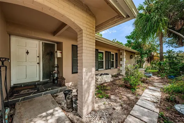 5230 VENETIAN BLVD NE, St Petersburg, FL 33703