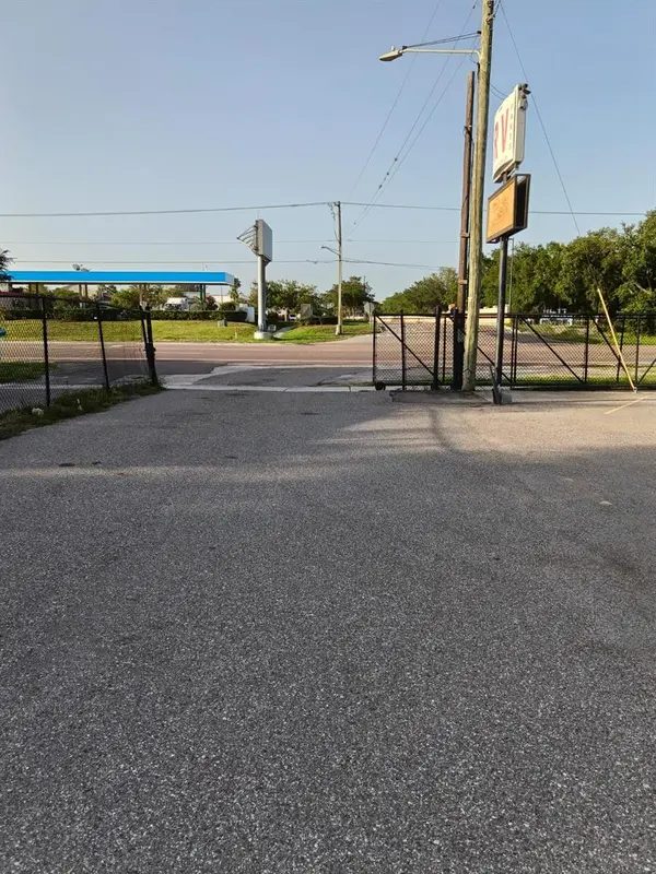 9006 GIBSONTON DR, Gibsonton, FL 33534