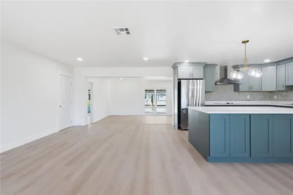 9460 TREASURE LN NE, St Petersburg, FL 33702