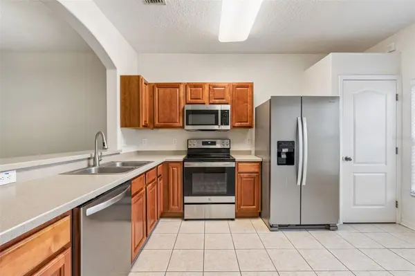 1140 HILLHURST DR, Wesley Chapel, FL 33543