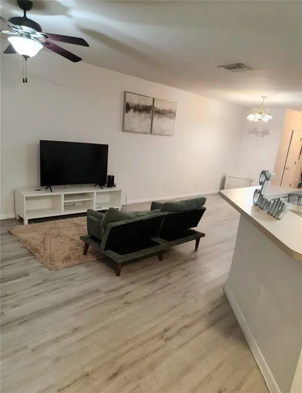 9611 CARLSDALE DR, Riverview, FL 33578